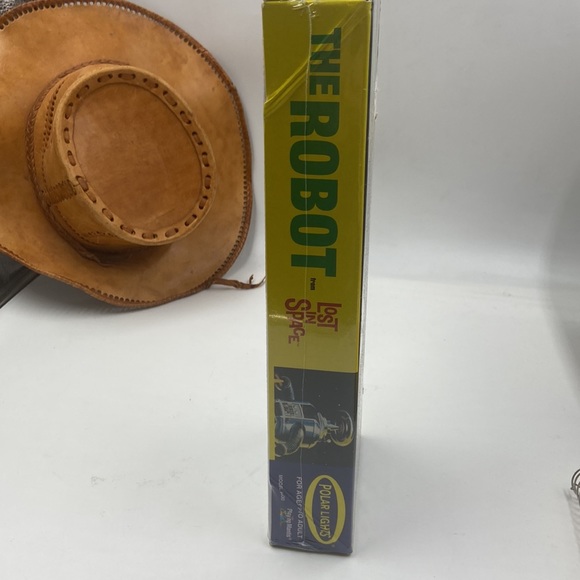 Polar Lights Lost in Space The Robot Plastic Model Kit NIB＃5030 - Picture 6 of 9